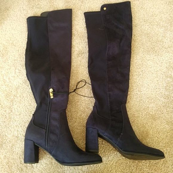 Shoe - Picture 2 of 8